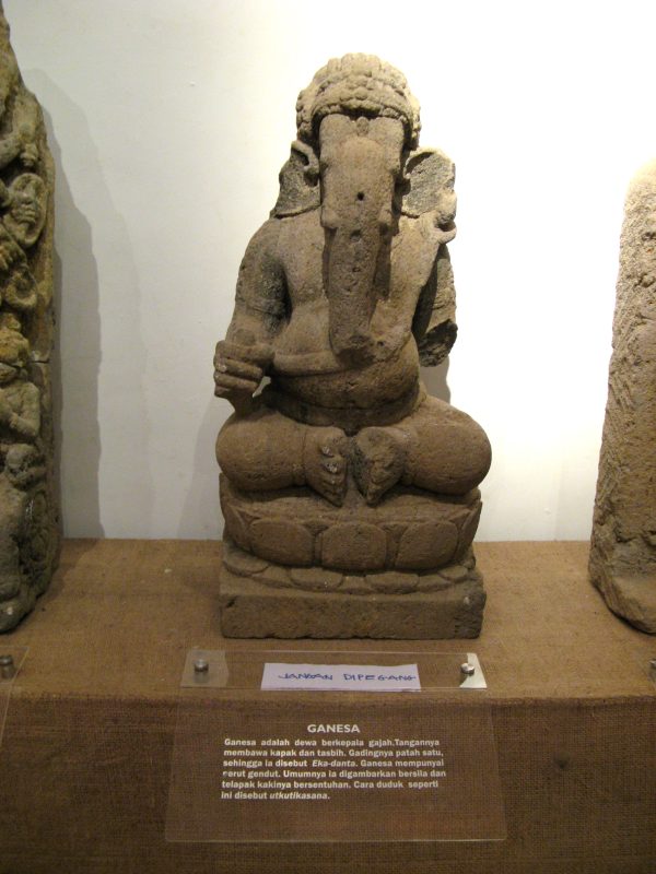 Patung Ganesha di Museum Kailasa Dieng