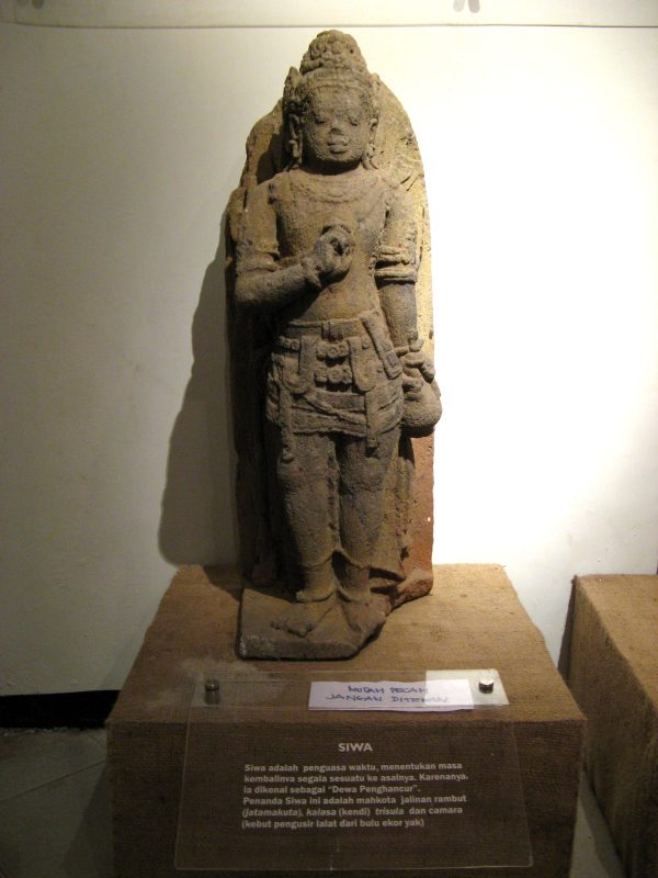 Patung Siwa di Museum Kailasa Dieng